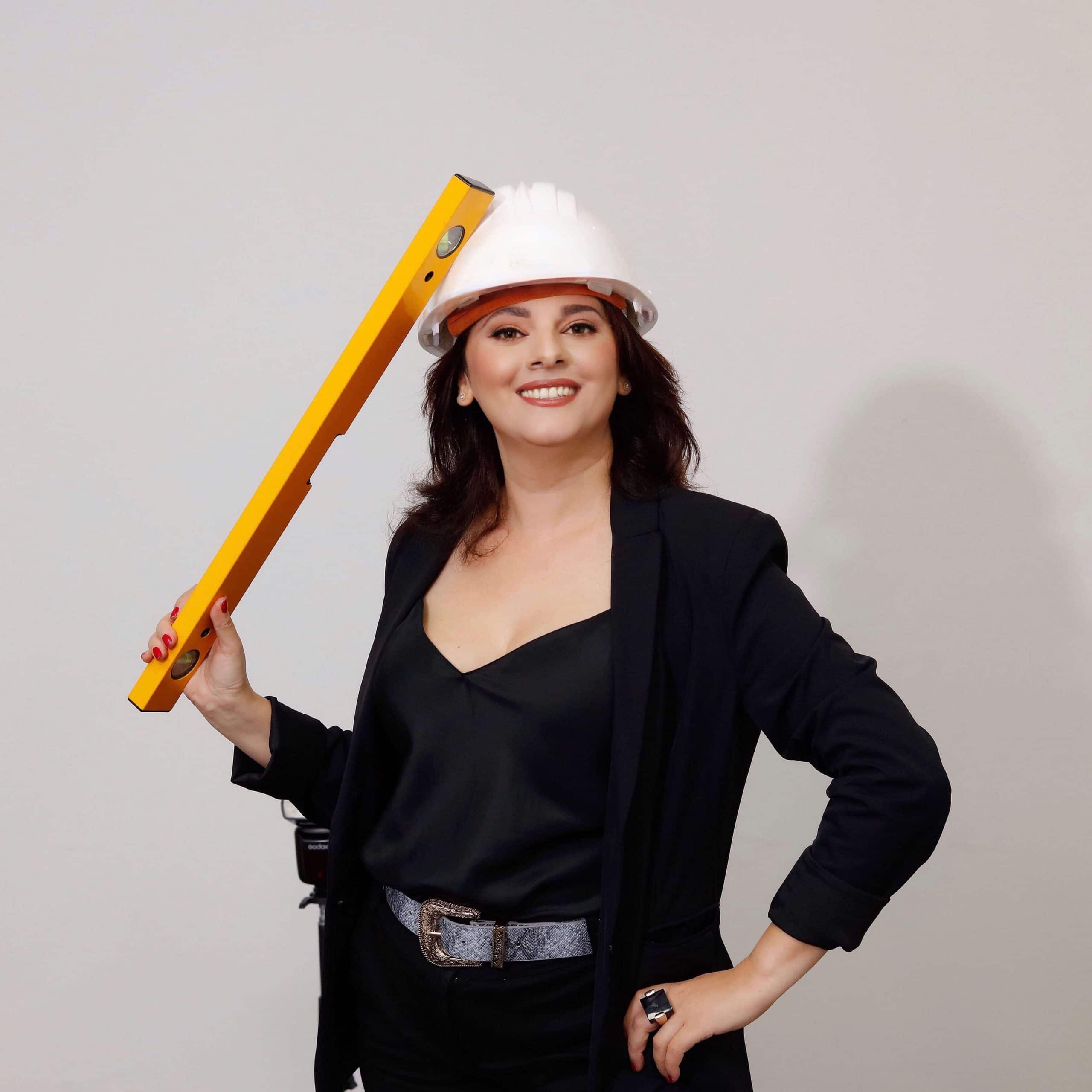 מעצבת פנים עם ניסיון